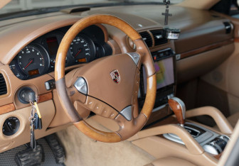 Подержанный автомобиль Porsche Cayenne 2007 года (11 фото)