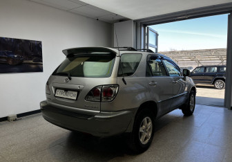 Подержанный автомобиль Lexus RX 2002 года (4 фото)