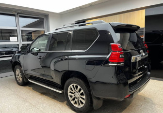 Подержанный автомобиль Toyota Land Cruiser Prado 2017 года (7 фото)