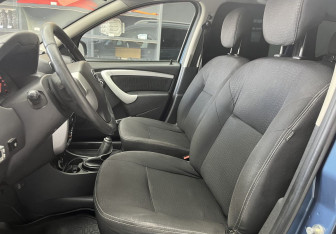Подержанный автомобиль Nissan Terrano 2015 года (8 фото)