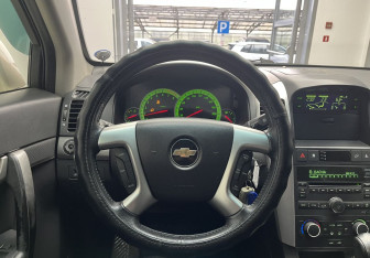 Подержанный автомобиль Chevrolet Captiva 2008 года (10 фото)