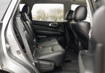 Подержанный автомобиль Nissan Pathfinder 2016 года (23 фото)