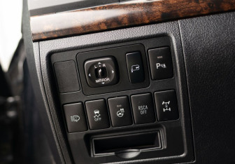 Подержанный автомобиль Toyota Land Cruiser Suv 2012 года (19 фото)