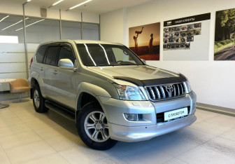 Подержанный автомобиль Toyota Land Cruiser Prado 2004 года (3 фото)