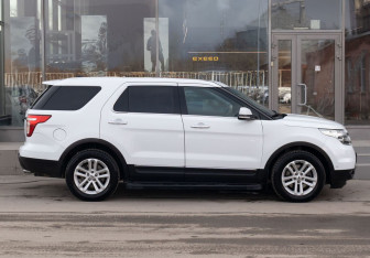 Подержанный автомобиль Ford Explorer 2014 года (4 фото)
