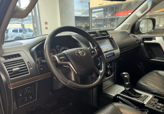 Подержанный автомобиль Toyota Land Cruiser Prado 2019 года (7 фото)
