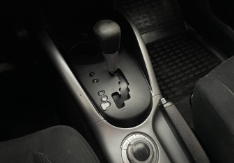 Подержанный автомобиль Mitsubishi Outlander 2008 года (9 фото)