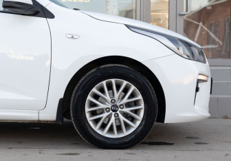 Подержанный автомобиль Kia Rio Sedan 2020 года (9 фото)