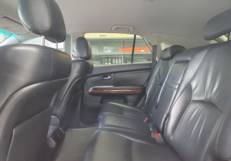Подержанный автомобиль Lexus RX 2004 года (13 фото)