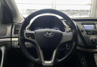 Подержанный автомобиль Hyundai i40 Sedan 2013 года (13 фото)