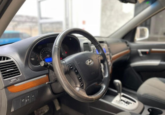 Подержанный автомобиль Hyundai Santa Fe 2009 года (7 фото)