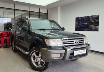 Подержанный автомобиль Toyota Land Cruiser Suv 2000 года (3 фото)
