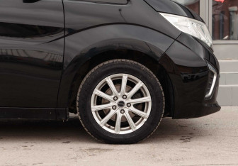 Подержанный автомобиль Honda Stepwgn 2016 года (9 фото)