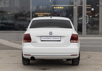 Подержанный автомобиль Volkswagen Polo Sedan 2016 года (6 фото)