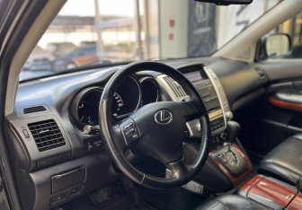 Подержанный автомобиль Lexus RX 2007 года (13 фото)