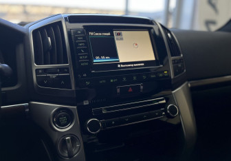 Подержанный автомобиль Toyota Land Cruiser Suv 2014 года (12 фото)