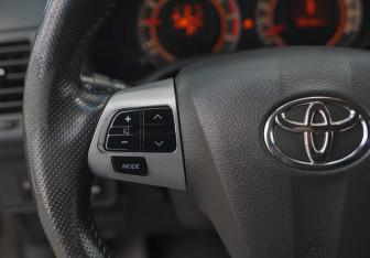 Подержанный автомобиль Toyota Corolla Sedan 2013 года (12 фото)
