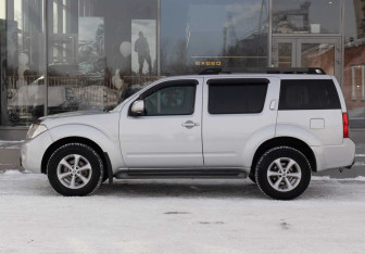 Подержанный автомобиль Nissan Pathfinder 2011 года (8 фото)