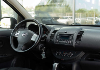 Подержанный автомобиль Nissan Note 2012 года (10 фото)