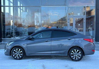 Подержанный автомобиль Hyundai Solaris Sedan 2014 года (2 фото)