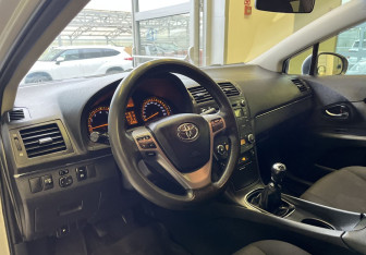 Подержанный автомобиль Toyota Avensis Sedan 2009 года (7 фото)
