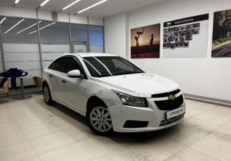 Подержанный автомобиль Chevrolet Cruze Sedan 2012 года (3 фото)