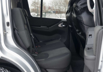 Подержанный автомобиль Nissan Pathfinder 2011 года (20 фото)