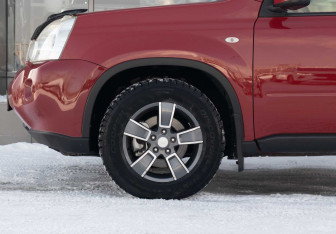 Подержанный автомобиль Nissan X-Trail 2010 года (9 фото)