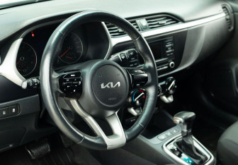 Подержанный автомобиль Kia Rio Sedan 2021 года (11 фото)
