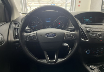 Подержанный автомобиль Ford Focus Hatchback 2016 года (9 фото)