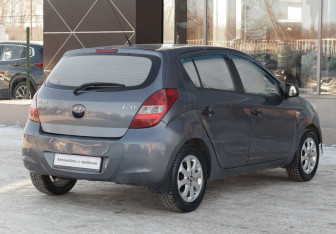Подержанный автомобиль Hyundai i20 2010 года (5 фото)