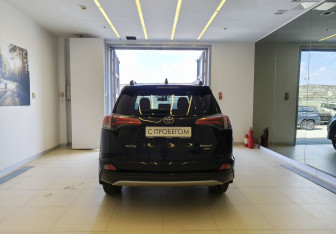 Подержанный автомобиль Toyota RAV4 2018 года (5 фото)