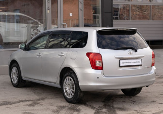 Подержанный автомобиль Toyota Corolla Wagon 2007 года (7 фото)