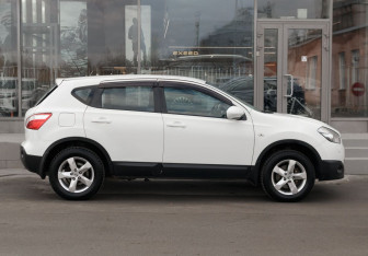 Подержанный автомобиль Nissan Qashqai 2012 года (4 фото)