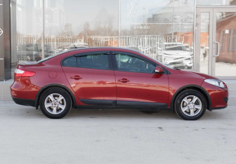Подержанный автомобиль Renault Fluence 2010 года (4 фото)
