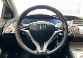 Подержанный автомобиль Honda Civic Hatchback 2007 года (13 фото)