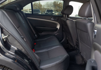 Подержанный автомобиль Chevrolet Epica 2010 года (18 фото)