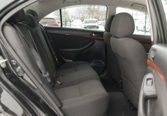 Подержанный автомобиль Toyota Avensis Sedan 2005 года (19 фото)