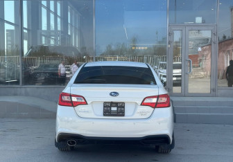 Подержанный автомобиль Subaru Legacy Sedan 2018 года (6 фото)