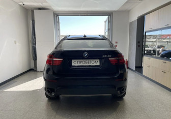 Подержанный автомобиль BMW X6 2013 года (5 фото)