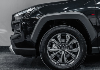 Новый Toyota RAV4 2025 (6 фото)