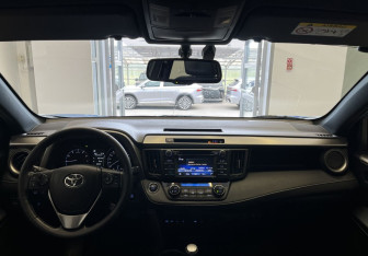 Подержанный автомобиль Toyota RAV4 2016 года (9 фото)
