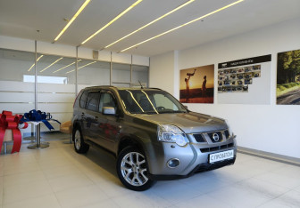 Подержанный автомобиль Nissan X-Trail 2011 года (3 фото)
