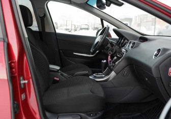 Подержанный автомобиль Peugeot 308 Hatchback 2012 года (18 фото)