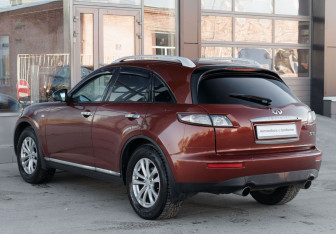 Подержанный автомобиль Infiniti FX 2008 года (7 фото)