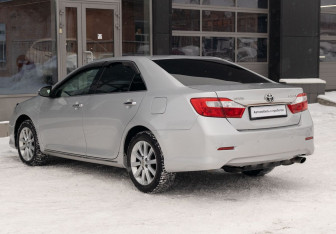 Подержанный автомобиль Toyota Camry Sedan 2014 года (7 фото)