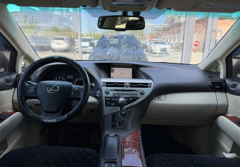 Подержанный автомобиль Lexus RX 2009 года (10 фото)