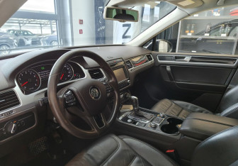Подержанный автомобиль Volkswagen Touareg 2015 года (7 фото)