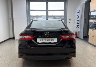 Подержанный автомобиль Toyota Camry Sedan 2018 года (6 фото)