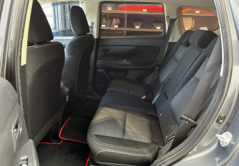 Подержанный автомобиль Mitsubishi Outlander 2018 года (14 фото)